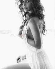 Model Aisha Sharma Sexy Photos