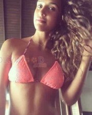 Model Aisha Sharma Sexy Photos