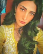 Naughty Shruti Haasan Sexy Pictures 12