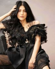 Naughty Shruti Haasan Sexy Pictures 24