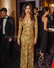 Priyanka Chopra New Hot Photos