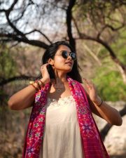 Radiant Actress Divi Vadthya in a White Kurta With Pink Ikat Dupatta Photos 02 Radiant Actress Divi Vadthya in a White Kurta With Pink Ikat Dupatta Photos 02
