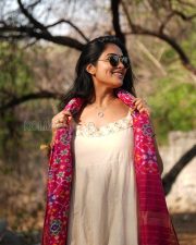 Radiant Actress Divi Vadthya in a White Kurta With Pink Ikat Dupatta Photos 04 Radiant Actress Divi Vadthya in a White Kurta With Pink Ikat Dupatta Photos 04