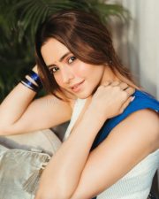 Sexy Aamna Sharif in a Blue Saree with White Sleeveless Blouse Pictures 03