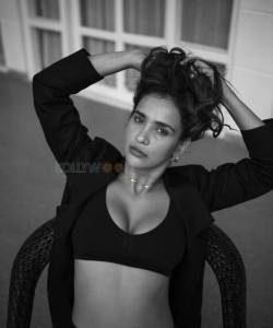 Sexy Aisha Sharma BW Photoshoot Stills 10