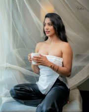Sexy Daksha Nagarkar Busty Photos 08