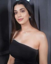 Sexy Digangana Suryavanshi in a Black Outfit Photos 01