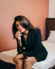 Sexy Eesha Rebba in Black Photos 16