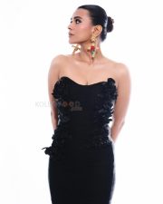 Sexy Hebah Patel in a Black Strapless Black Bodycon Gown Photos 02