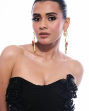 Sexy Hebah Patel in a Black Strapless Black Bodycon Gown Photos 03