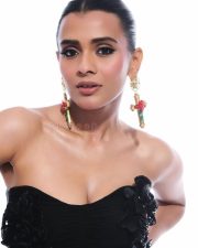 Sexy Hebah Patel in a Black Strapless Black Bodycon Gown Photos 04