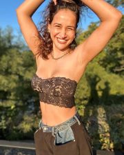 Sexy Hot Aisha Sharma in a Brown Sleeveless Bralette Photos 01
