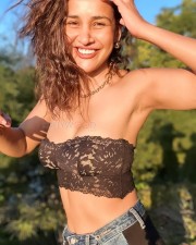 Sexy Hot Aisha Sharma in a Brown Sleeveless Bralette Photos 04