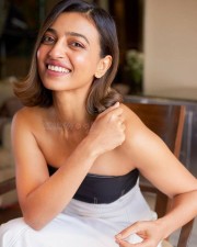 Sexy Radhika Apte Cute Pictures 01