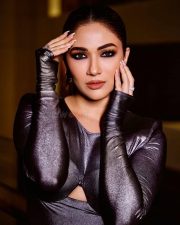 Sexy Ridhima Pandit in a Metallic Bodycon Dress at the Wonder Woman Awards Show Photos 02