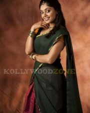 Sexy Shikha Stills 02
