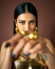 Sexy Shruti Haasan in a Strapless Black and Gold Dress Pictures 02
