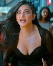 Shruti Haasan Arousing Cleavage Photos 02