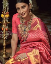 Shruti Haasan Traditional Saree Photoshoot Pictures 01