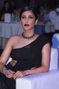 Shruti Haasan at SIIMA Awards 2021 Photos 15