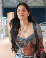 Sizzling Shruti Haasan Cleavage in a Sheer Printed Mesh Top With Blue Lace Camisole And Blue Jeans Photos 07