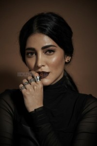 South Actress Shruti Haasan Latest Photoshoot Stills 01