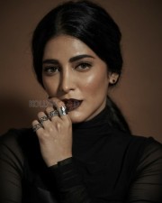 South Actress Shruti Haasan Latest Photoshoot Stills 01