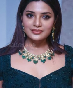 Stunning Athmika Pictures 02