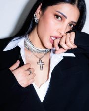 Stylish Shruti Haasan in a Black and White Retro Look Photos 05