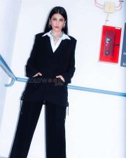 Stylish Shruti Haasan in a Black and White Retro Look Photos 06