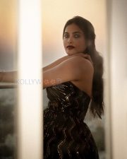 Sultry Divi Vadthya Cleavage in a Black Gold Geometric Strapless Sequin Gown Photos 03