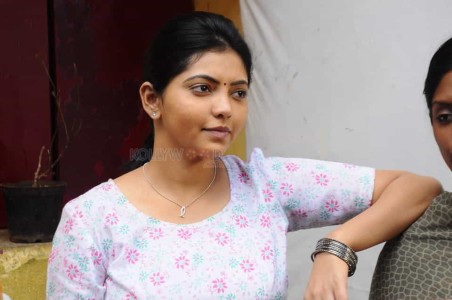 Suttu Pidikka Utharavu Movie Heroine Athulya Ravi Pictures
