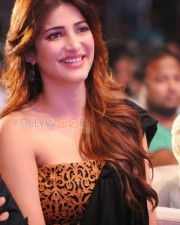 Tamil Actress Shruti Haasan Pics