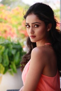 Tridha Chaudhary Cute Sexy Picture 01