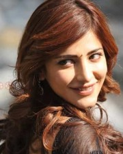 Yevadu Magadheera Heroine Shruti Haasan Sexy Stills