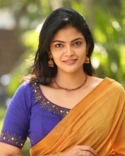 Actress Kalpika Ganesh At Padi Padi Leche Manasu Movie Thanks Meet Photos