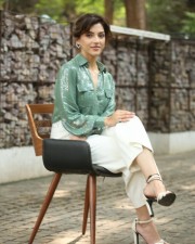 Actress Mehreen Kaur Pirzada at Manchi Rojulochaie Movie Interview Photos 09