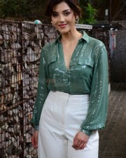 Actress Mehreen Kaur Pirzada at Manchi Rojulochaie Movie Interview Photos 20