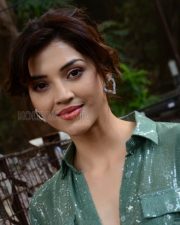 Actress Mehreen Kaur Pirzada at Manchi Rojulochaie Movie Interview Photos 22