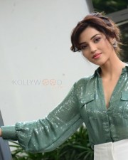 Actress Mehreen Kaur Pirzada at Manchi Rojulochaie Movie Interview Photos 26