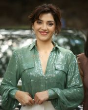 Actress Mehreen Kaur Pirzada at Manchi Rojulochaie Movie Interview Photos 31