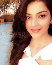 Actress Mehreen Pirzada Pics