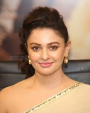 Pooja Kumar 9 Actress Pooja Kumar At Vishwaroopam Audio Launch Photos