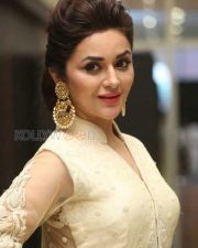 Actress Ragini Nandwani New Pictures