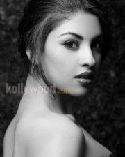 Actress Richa Gangopadhyay Hot And Sexy Pictures