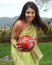 Actress Richa Gangopadhyay Sexy Photos