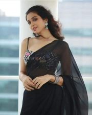 Actress Riya Suman Glam Saree Pictures 01