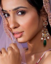 Actress Riya Suman Hot Glam Pictures 02