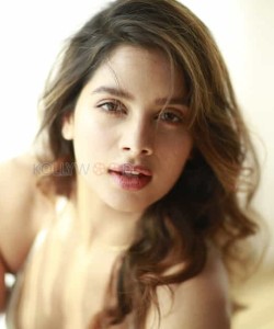 Actress Tanya Hope Sexy New Photoshoot Pictures