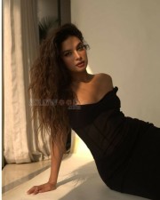 Actress Tanya Hope Sexy in Black Photo 01